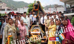 The life and sacrifice of brave soldiers is an eternal inspiration for everyone - Apoorva Devgan
District level program held at Shaheed Smarak Mandi on the 25th anniversary of Vijay Diwas
Paid homage to the immortal brave sons, honored brave women, took oath of unity and integrity towards the country