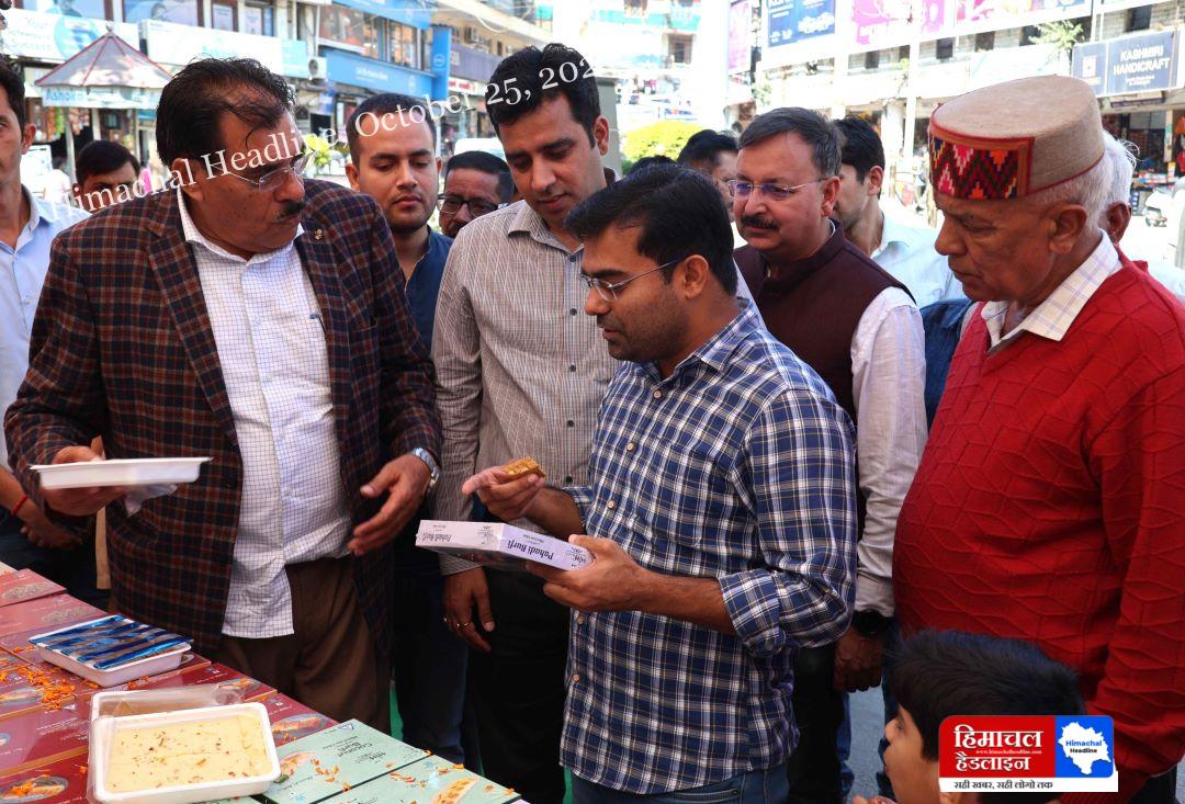 Milkfed sweets will be available in the market SDM Sadar inaugurated Milkfed outlet 'Milkbar' Sugar free products are also available