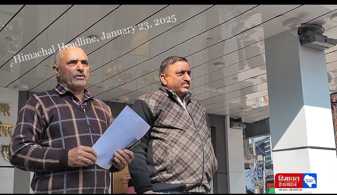 Bharatiya Mazdoor Sangh protested against the state government at Gandhi Chowk, raised slogans against the labour welfare officer,