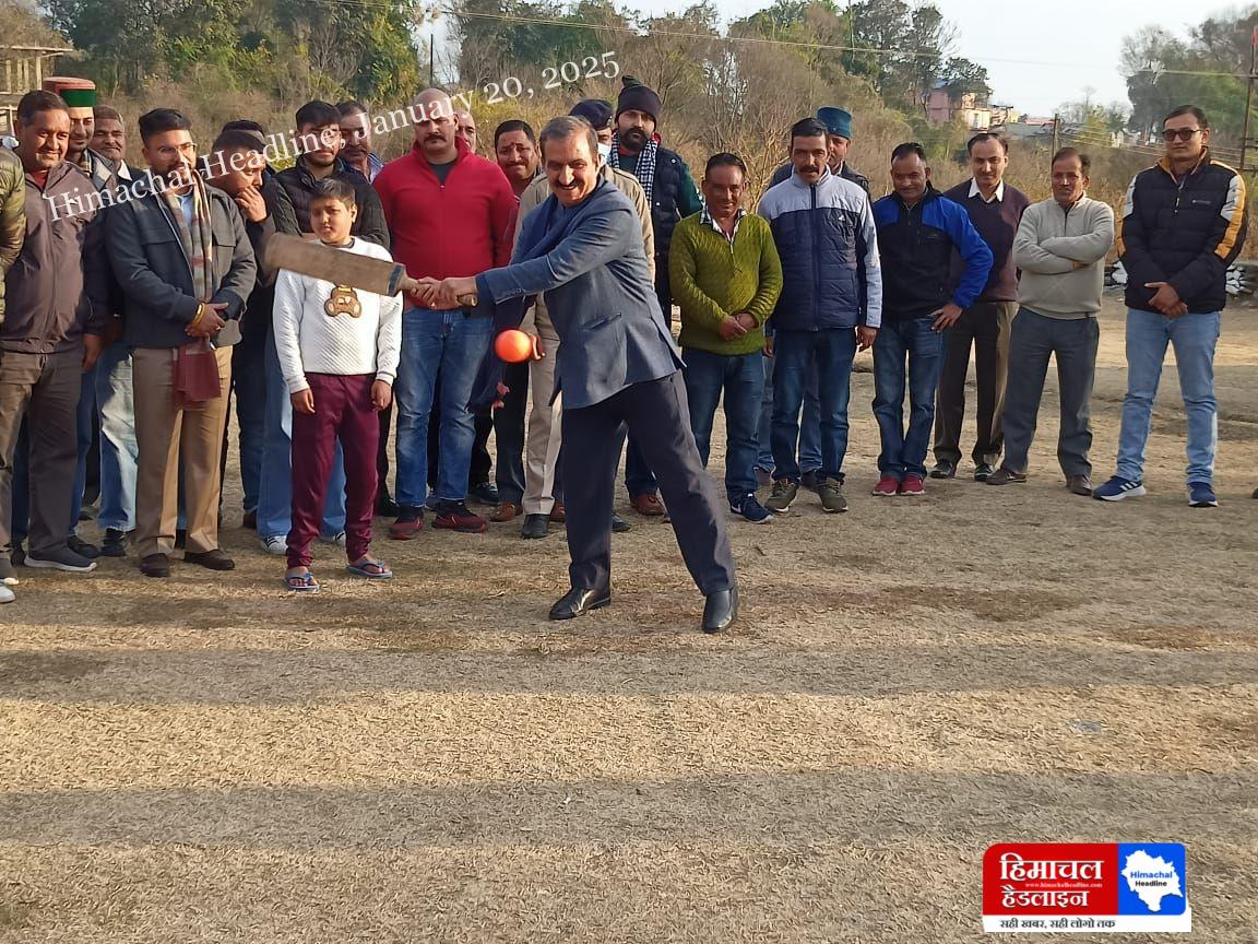 The Chief Minister boosted the morale of the children by playing cricket with them